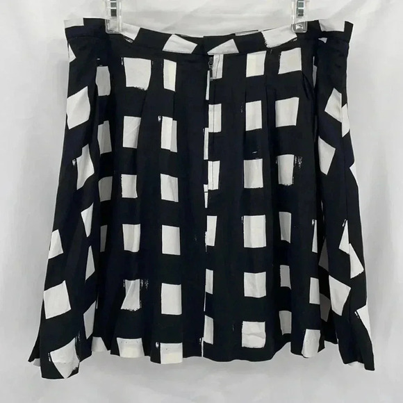GAP Circle Skirt 10 Reg Black White Back Zip Lined NWT - Picture 4 of 10